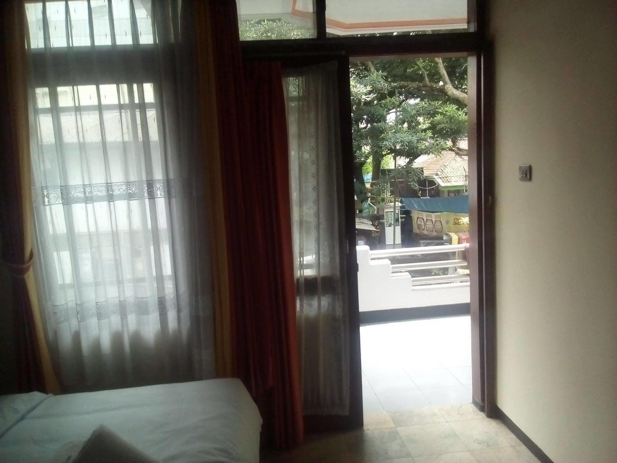 Simply Homy Guest House Pasteur Bandung Exteriör bild